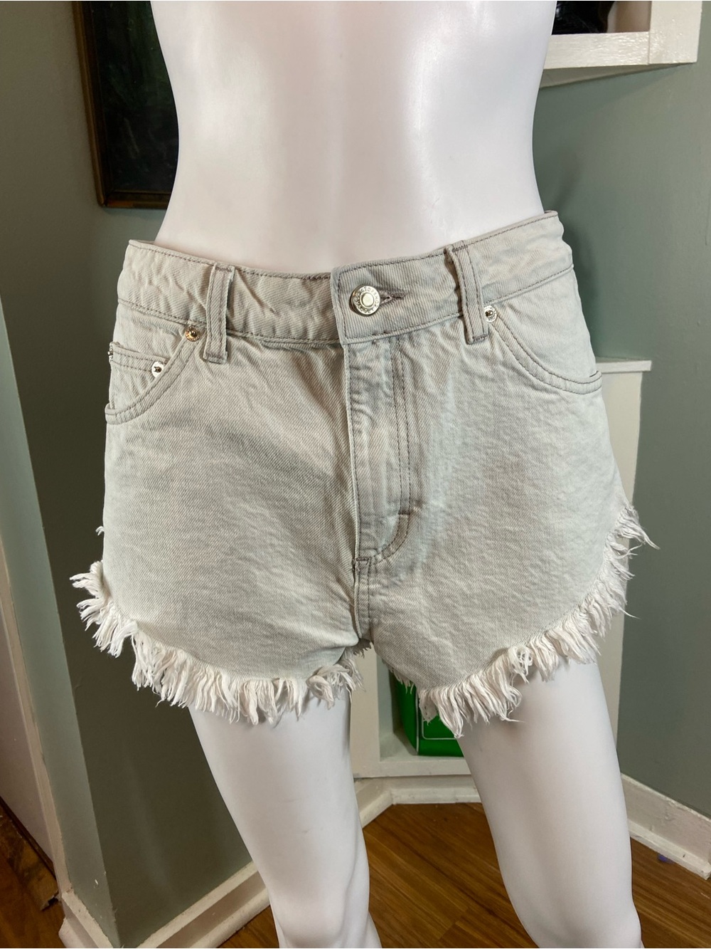 Topshop Kiri Light Off-White Frayed Hem Denim Shorts Cut Off Sz 8 High Waist
